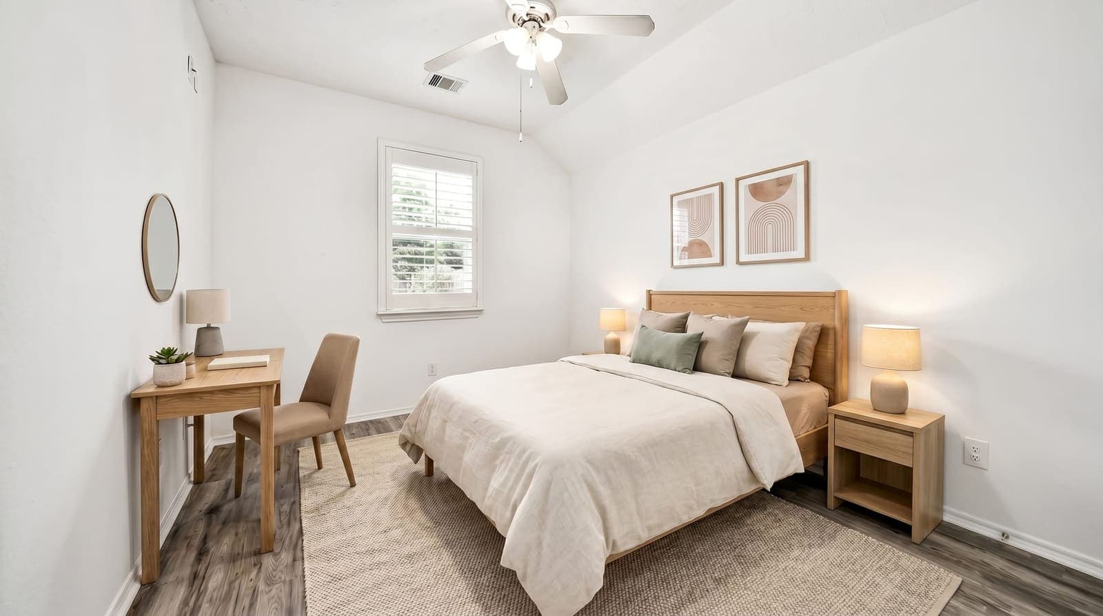 Bedroom & Workspace